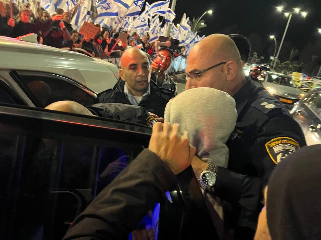 שני מתפרעים נעצרו לאחר שרצו לעבר מפגינים באור עקיבא