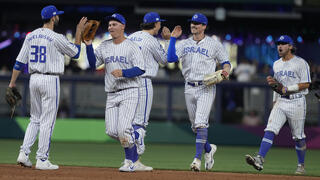 שחקני נבחרת ישראל בבייסבול חוגגים מול ניקרגואה