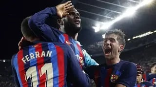 פרנק קסייה חוגג עם שחקני ברצלונה