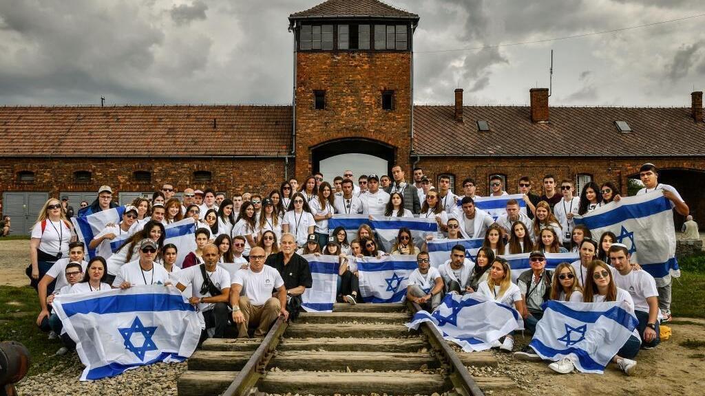 Israeli high school students in Auschwitz 