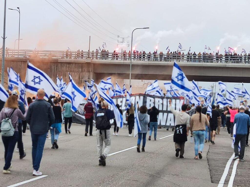 מחלף ינאי בכביש החוף (צילום: מושיקו לבהר) כביש החוף מחלף ינאי נחסם לתנועה