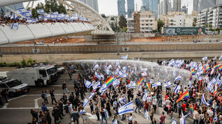 עימותים בין מפגינים לשוטרים בתל אביב