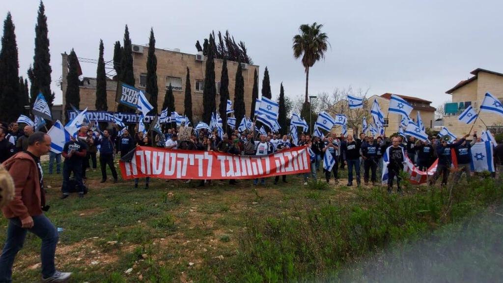 אריה דרעי הפגנות המחאה נגד המהפכה ההפיכה המשפטית  אחים לנשק   