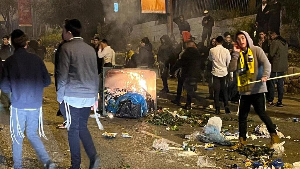 המונית והנזק שנגרם לה ומהפרות הסדר ברחוב