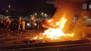 הפגנה ב איילון מדורה מפגינים מחאה חוסמים לאחר הפיטורים של יואב גלנט