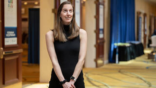 אלכסיס קרלין. משווה בין ישראל לארה"ב