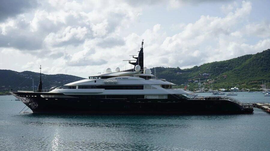 Яхта Alfa Nero (Фото: Twitter, Antigua Observer by NewsCo Ltd) היאכטה אלפא נירו