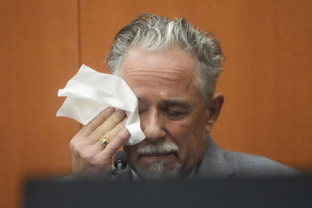 טרי סנדרסון מעיד בבכי בבית המשפט