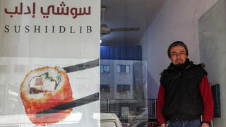 סוריה איסלאם שחבנוב מורד סורי מ רוסיה פתח מסעדת סושי ב אידליב