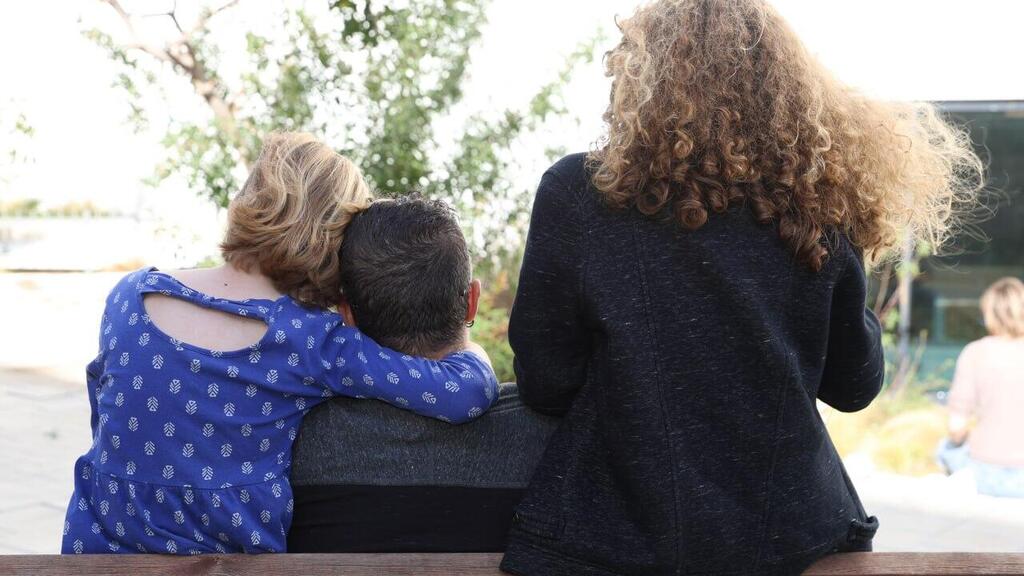 Лилах, одна из женщин, которые не могут купить собственное жилье (Фото: Шауль Голан) "התמודדות עם המון תסכול ולחץ". לילך עם ילדיה