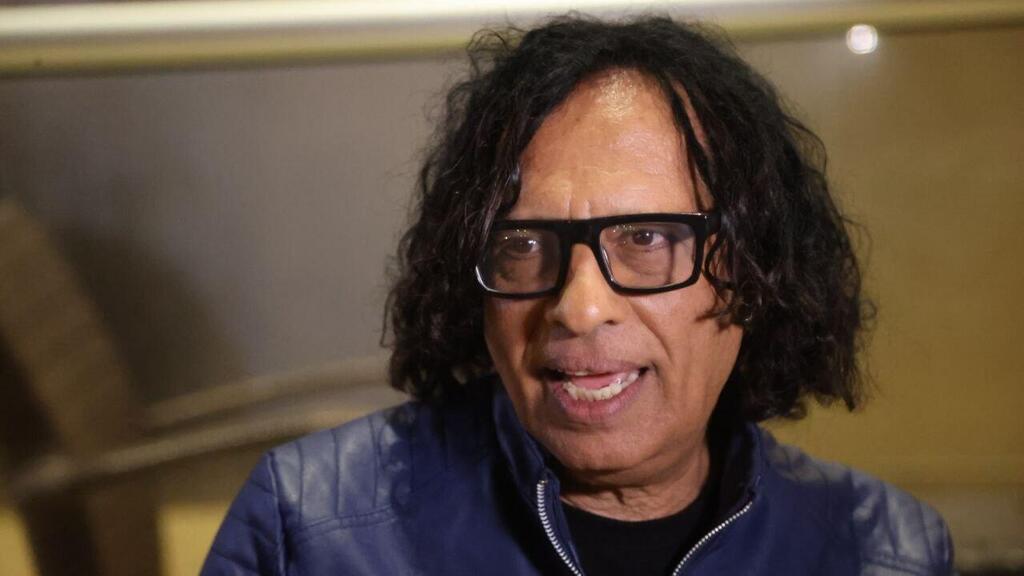 מחלק טיפים לקראת ליברפול. יזהר כהן (צילום: מוטי קמחי) יזהר כהן