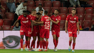 שחקני הפועל באר-שבע חוגגים