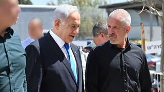 ראש הממשלה בנימין נתניהו עם ראש ה שב"כ רונן בר הרמת כוסית לרכל חג הפסח