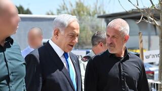 ראש הממשלה בנימין נתניהו עם ראש ה שב"כ רונן בר הרמת כוסית לרכל חג הפסח