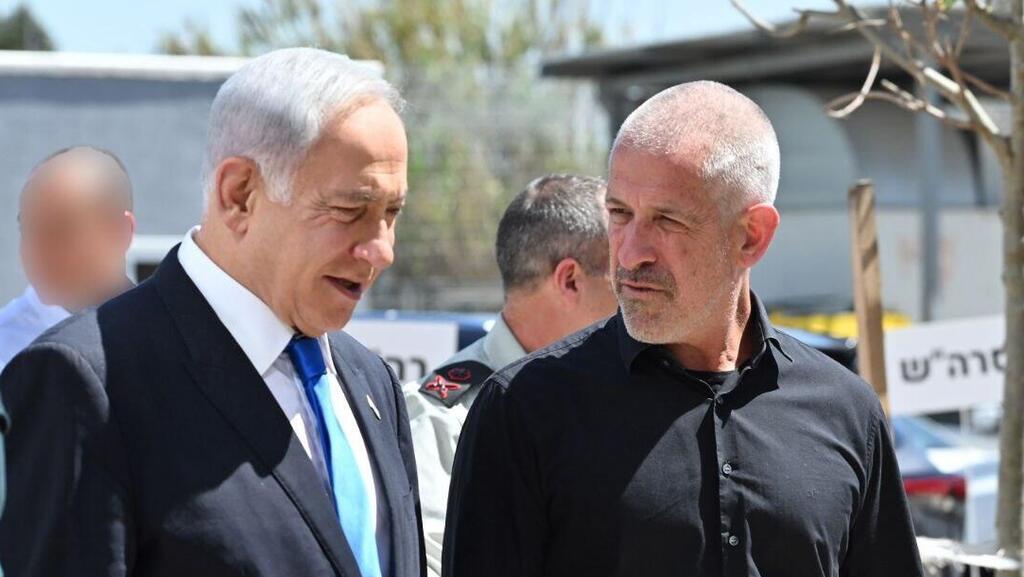 ראש הממשלה בנימין נתניהו עם ראש ה שב"כ רונן בר הרמת כוסית לרכל חג הפסח
