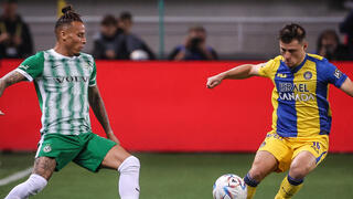 גבי קניקובסקי מול צ'ארון שרי