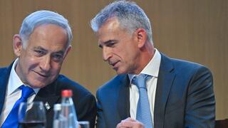 ראש הממשלה בנימין נתניהו וראש המוסד דוד ברנע בטקס