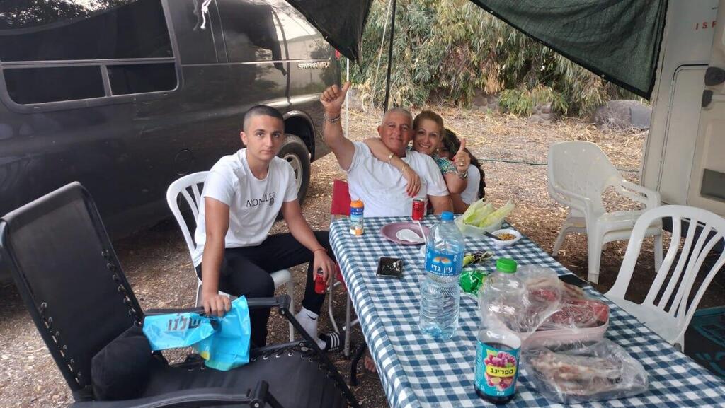 מטיילים בכנרת בפסח