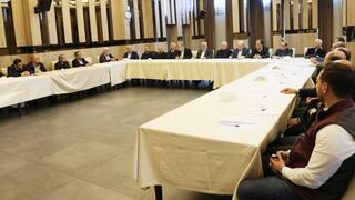 איסמעיל הנייה בפגישה עם ראשי הפלגים הפלסטיניים בבירת לבנון, ביירות