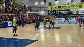 שחקני מכבי תל אביב מול מטה אשר