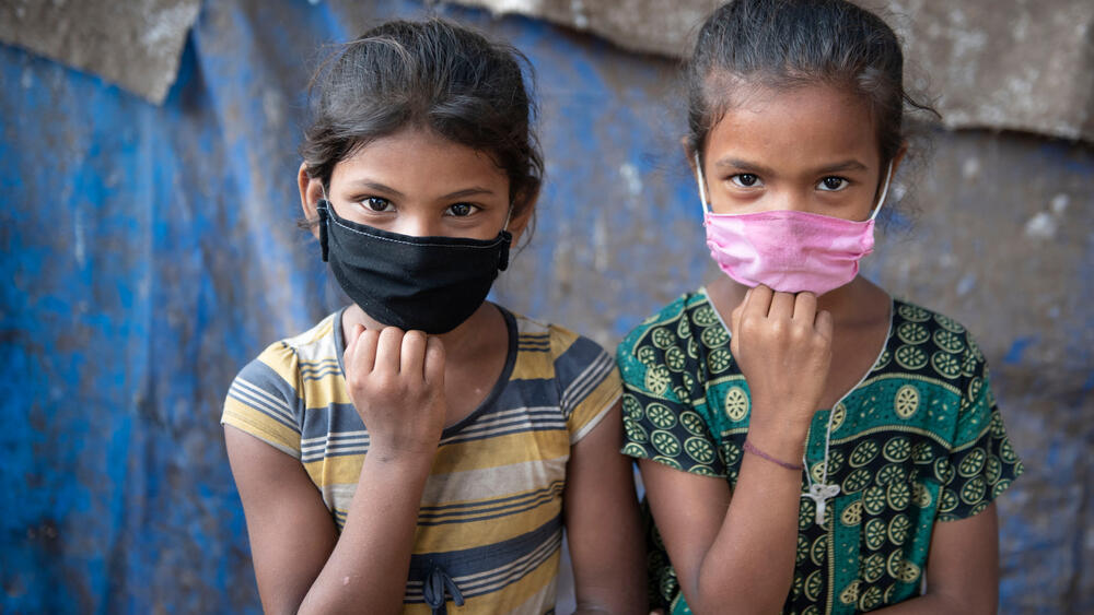 В Индии снова ввели масочный режим (Фото: mhkuarun sambhu mishra, shutterstock) מסכות נגד נגיף הקורונה בהודו