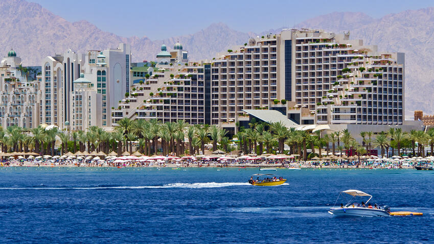 Вид на северный берег Красного моря с эйлатскими отелями (Фото: shutterstock) Вид на северный берег Красного моря с эйлатскими отелями