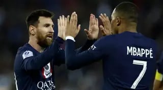 ליאו מסי וקיליאן אמבפה חוגגים