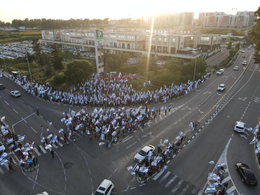 הפגנה נגד המהפכה המשפטית בצומת כרכור