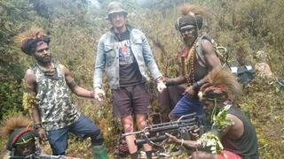 טייס מ ניו זילנד פיליפ מארק מהרטנס שבוי אצל מורדים ב פפואה אינדונזיה