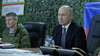 מתוך סרטון שפרסם הקרמלין ובו נראה נשיא רוסיה ולדימיר פוטין מבקר בבססי צבא רוסי ב חרסון  בשטח כבושים ב אוקראינה