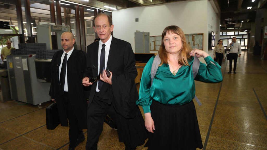 Ольга Кравченко с адвокатами (Фото: Ярив Кац) אולה קרבצ'נקו