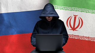 האקר על רקע דגלי רוסיה ואיראן
