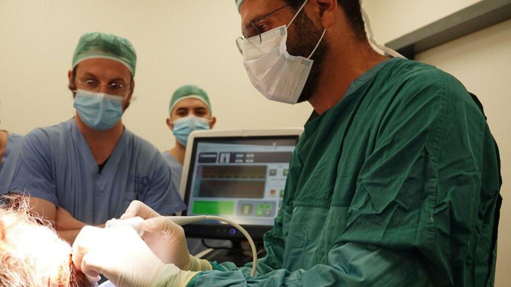 Врачи больницы "Шаарей-цедек" применяют новый метод для лечения опухолей кожи טיפול אונקולוגיה כירורגיה שערי צדק גידולים סרטניים