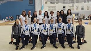 נבחרת הנשים של ישראל בהתעמלות אומנותית עם מדליית הזהב בגביע העולם