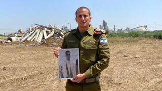 אל"מ אדרי עם תמונת החלל