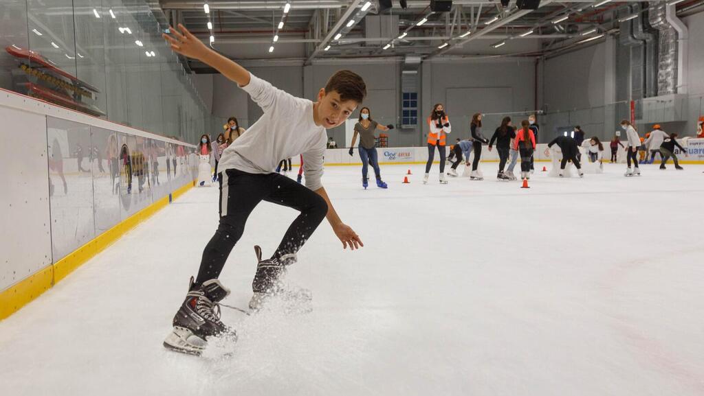 На катке в комплексе OneIce Arena в Нетании (Фото: пресс-служба OneIce Arena) На катке в комплексе OneIce Arena в Нетании