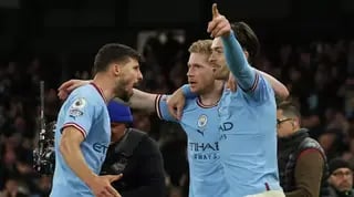 שחקני סיטי חוגגים בענק