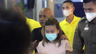 תאילנד רוצחת סדרתית סרראט רנגסיוותפורן הרעילה 13 חברים