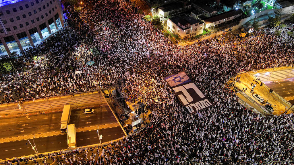 Anti-government demonstration in Tel Aviv on Saturday (Photo: Reuters) הפגנה נגד המהפכה המשפטית, קפלן, תל אביב