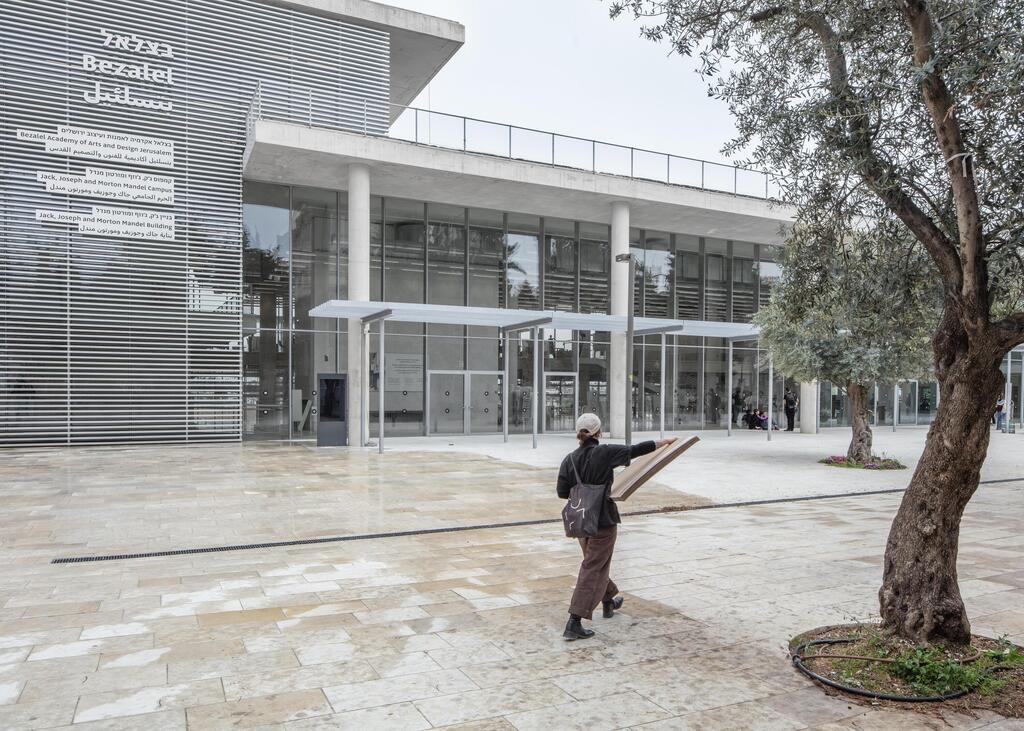 המבנה החדש של בצלאל בירושלים: לבן, שקוף וחשוף