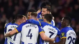 שחקני ברייטון חוגגים