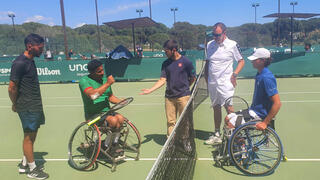 מימין: סרגיי ליסוב והמאמן עופר סלע לפני המשחק מול מרוקו