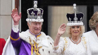 בריטניה הכתרה המלך מלך צ'רלס עם המלכה קמילה מרפסת ארמון בקינגהאם אחרי ההכתרה