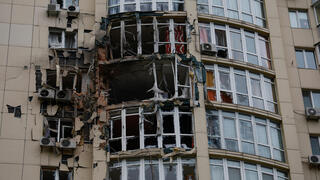 נזק בעקבות מה שלדברי אוקראינה הוא פגיעת שרידי מל"ט שיורט מעל הבירה קייב ב מתקפה של רוסיה מלחמה