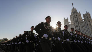 חיילים ב יום הניצחון מוסקבה רוסיה