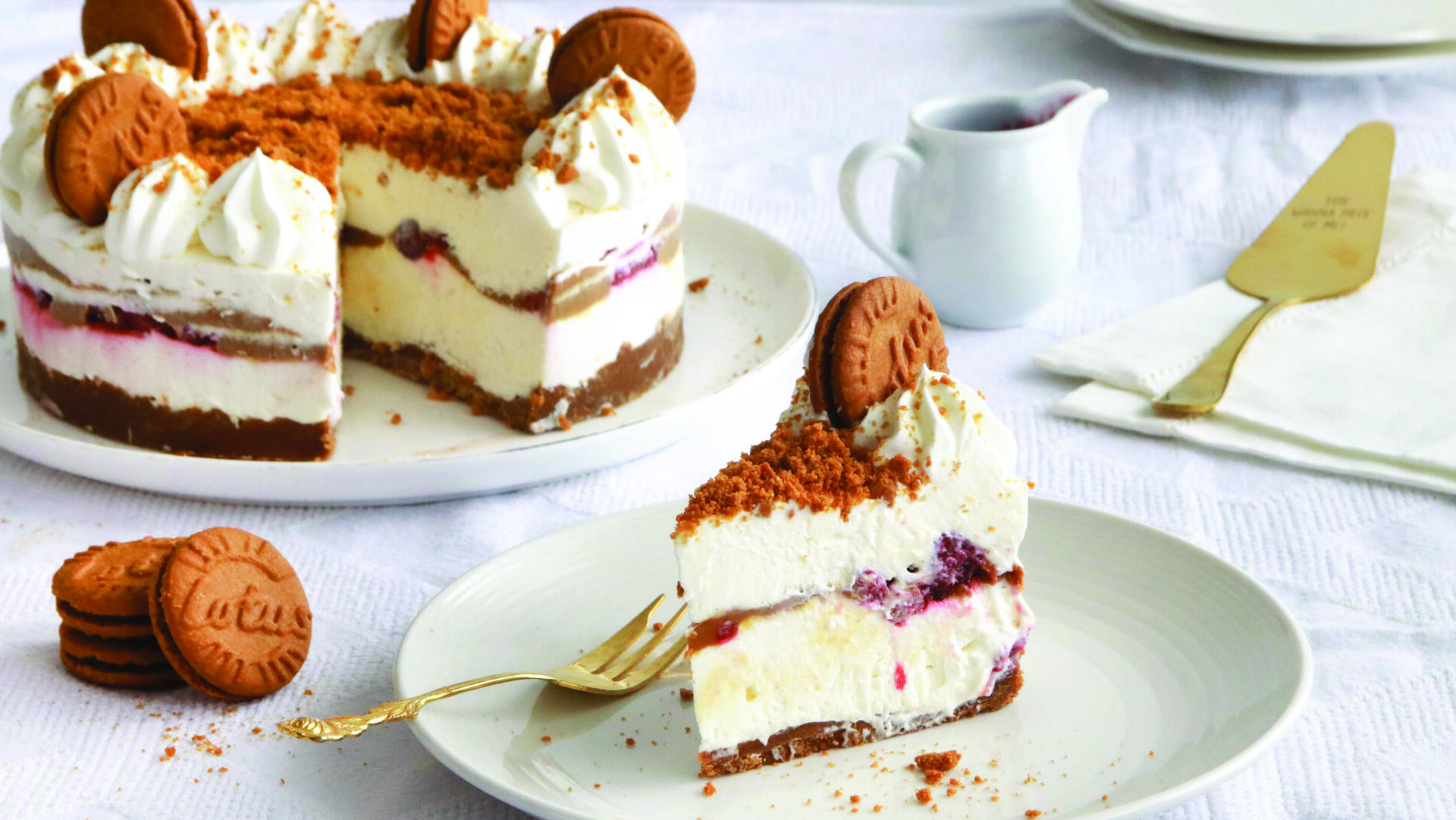 עוגת גבינה לוטוס ופירות יער