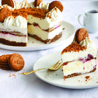 עוגת גבינה לוטוס ופירות יער