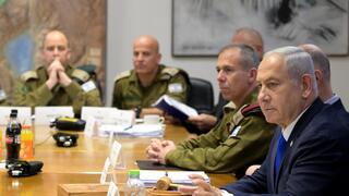 ראש הממשלה בנימין נתניהו בישיבת קבינט בקריה
