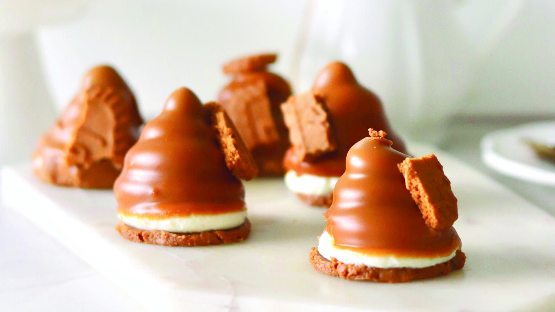 קרמבו לוטוס במילוי קרם גבינה ושוקולד לבן