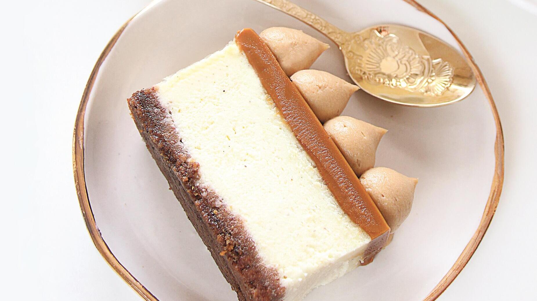 פס עוגת גבינה אפויה עם לוטוס ושוקולד לבן